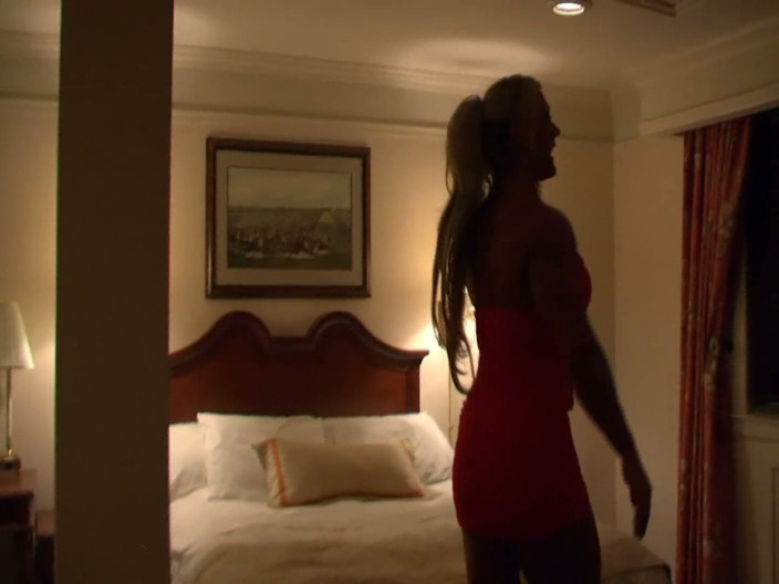 Lisa Cross: Muscle Worship Session in Nyc Penthouse Suite