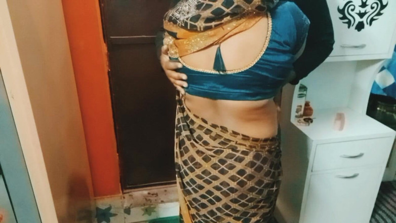 Manjushukla: Novo casal tendo romance juntos