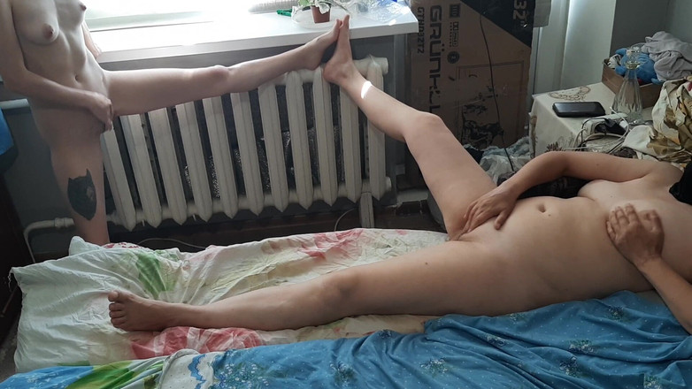 Lesbian-illusion: トレーニング中にオナニーする体操選手2人