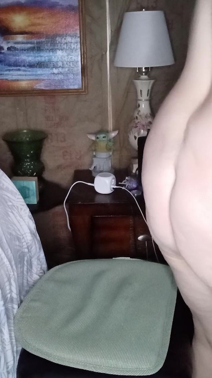 Momma Vee: Sexy MILFka si dává robertek do zadku a masturbuje v...