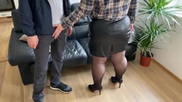 義母の毛むくじゃらのオマンコの濡れたパンティーは、すべての義理の息子の夢です