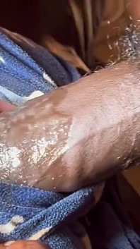 Lelaki pondan mengongkek krim pepek besar
