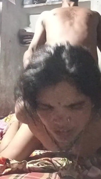 Village Bhabhi faccing swojego chłopaka
