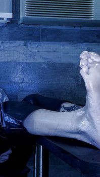 Demon Boss Lady Getz Her Feet Fucked by Black Thug