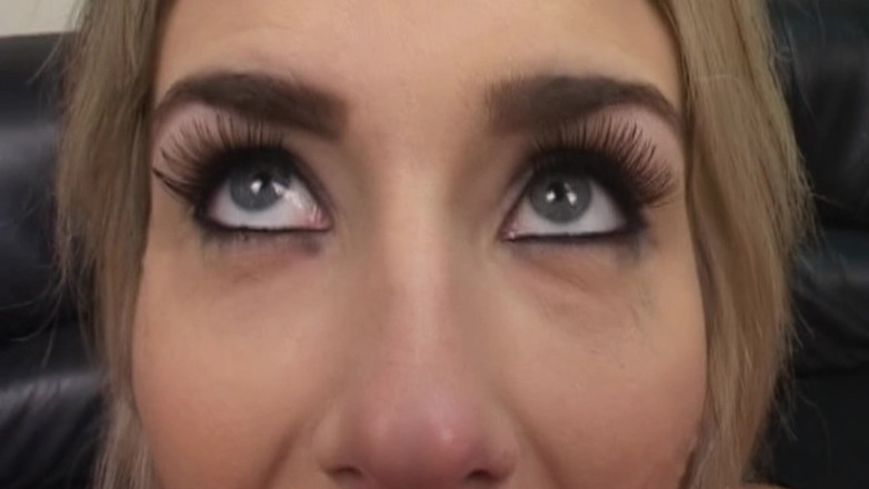 Watch Dirty Movies: Cewek nakal rambut pirang ini dicrot sperma hangat di mana-mana