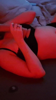 Smoking XXL Dildo Sucked