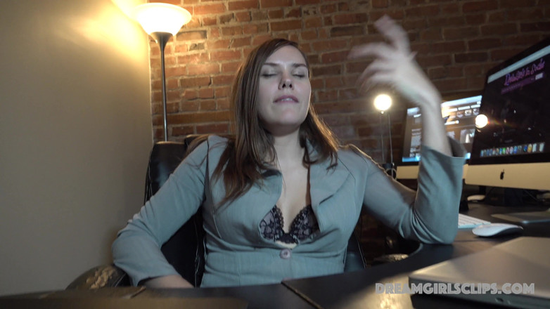 Dreamgirls Clips: Interviu cu Cassandra cu un Fetisher de picioare - (dreamgirls în șosete)