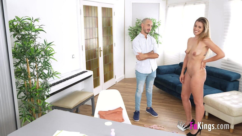 FAKings: Blonde babe en spuitkoningin Valeria Fuentes maakt haar eerste pornocasting...