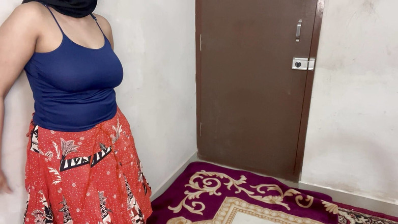 Nehahot69: ステップの妹は、彼女がブラジャーとパンティーを着用していないときに彼女をファックするために私を呼んだ