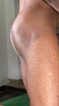 Le piaci e vuole avere un assaggio del mio cazzo