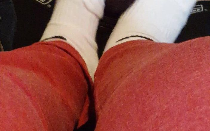Miss Sock trampler: Beyaz çoraplarımla yarağını sikiyorum