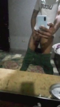 Kingsizoo Showing off