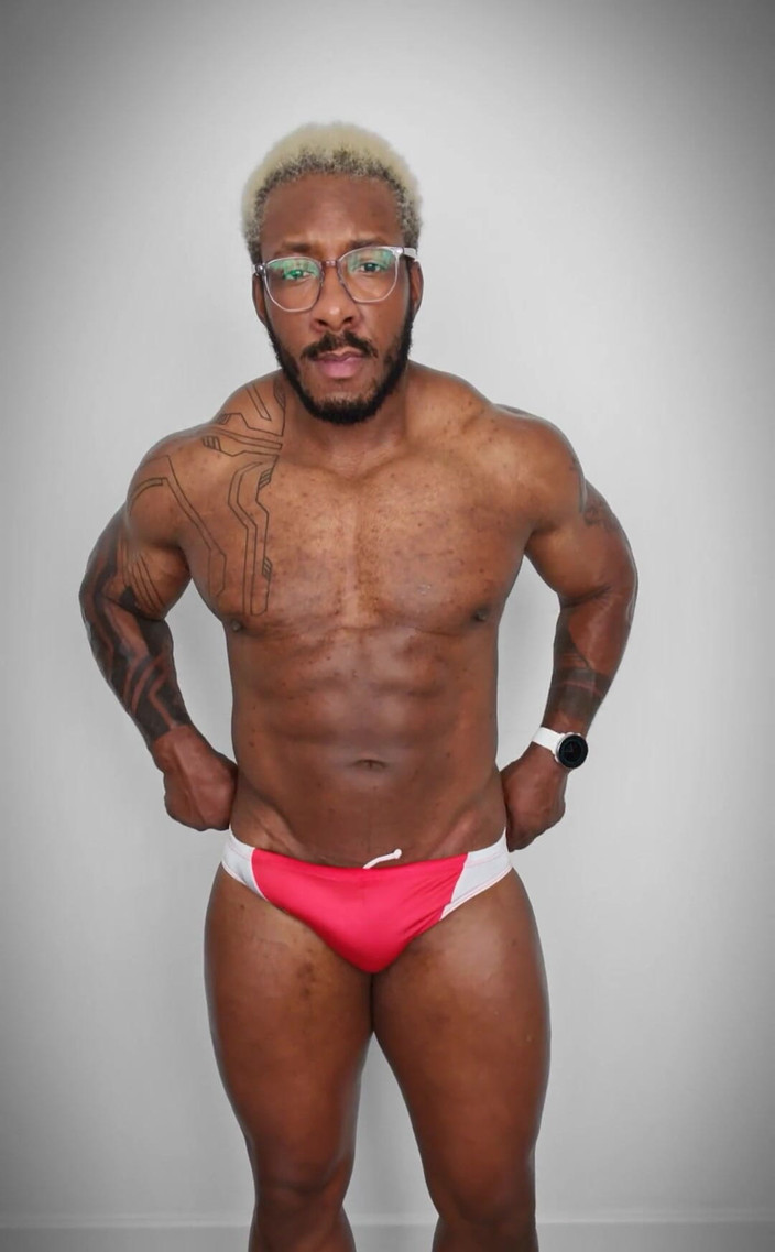 Amadeus: このビデオがあったのを忘れていたのに、ブロンドの髪をしているのに笑。ロックダウンは私を苦しめた