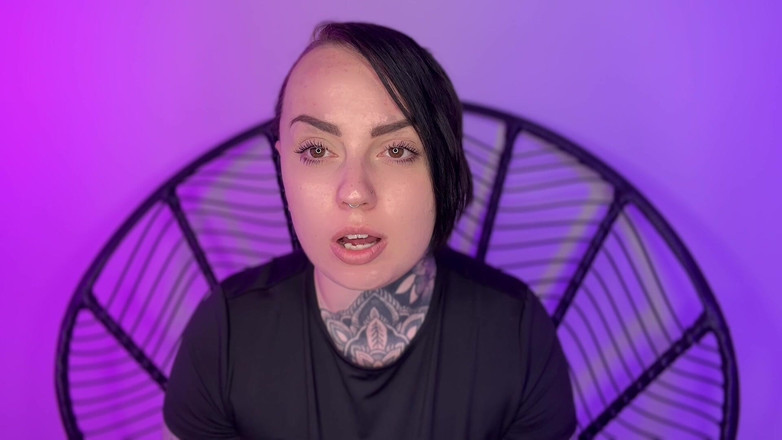 Miss Valentina: Sadigliando prima di andare a letto fetish