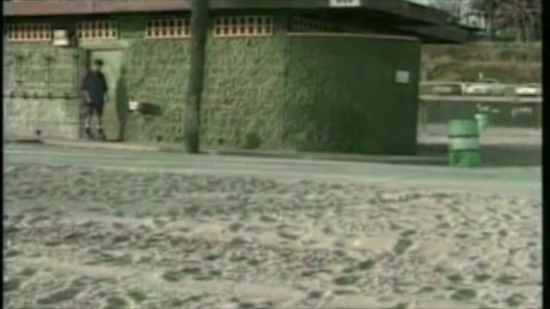 GAY VINTAGE PORN: Porno vintage. En el baño al aire libre