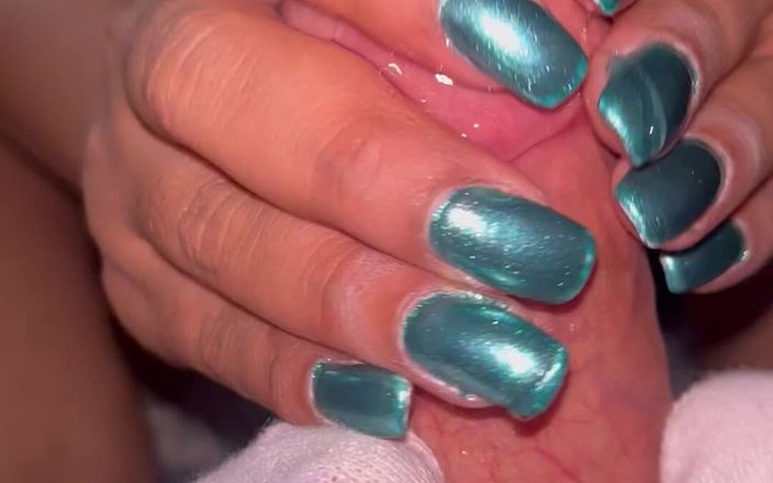 Latina malas nail house: Yeşil tırnaklar azdırıyor ve mastürbasyon yapıyor