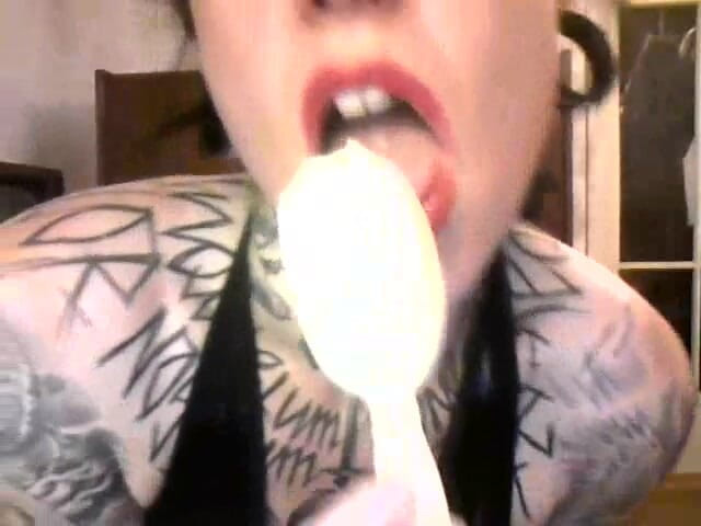 Domina Lady Vampira - SM Studio Femdom Empire: Zuckerlippen
