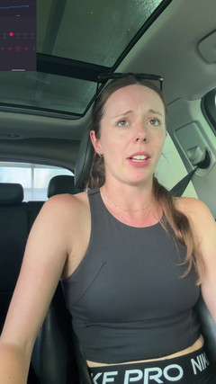 Nadia Foxx: 洗車場で圧巻のオーガズムを味わう