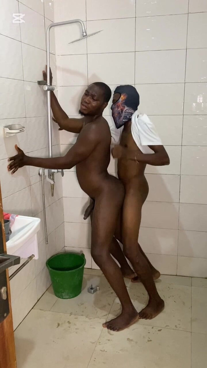 BlackDanie_production: Трах у ванній кімнаті