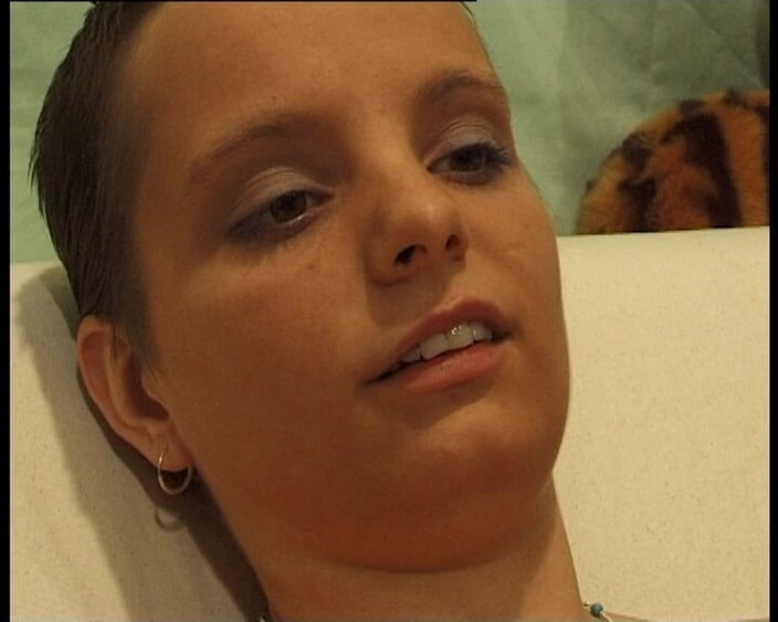 YOUR FIRST PORN: Jenifer małe włosy, ale duże cycki - Jenifer