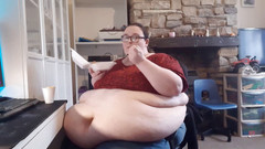 SSBBWLadyBrads: Nacpu si tlustou tvář mastným jídlem