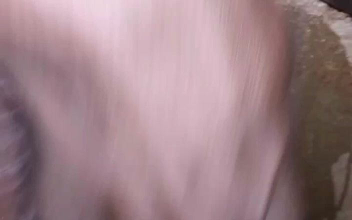 Big Blackie: Bigblackie lagi asik masturbasi memek dan muasin kontol raksasa pria...