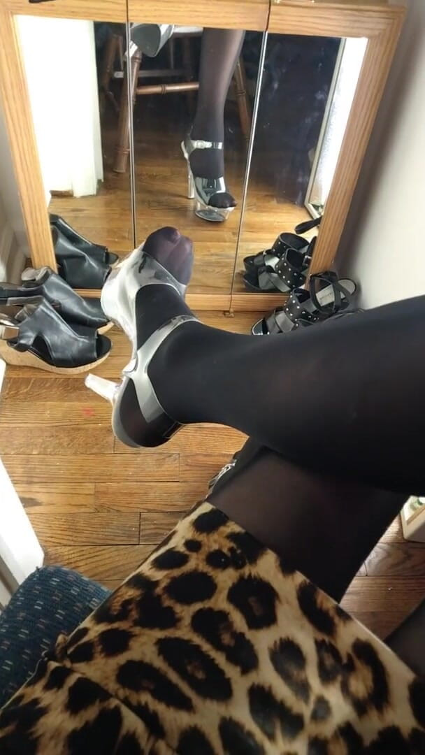 Teasing You with My Pantyhose (Pantyhose Jasmine)