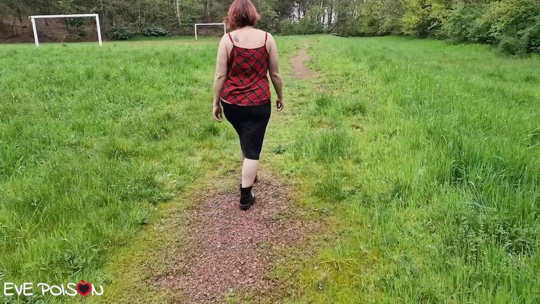 Eve-Poison: Berseronok di luar dengan berjalan seksi dan mandi emas dengan...