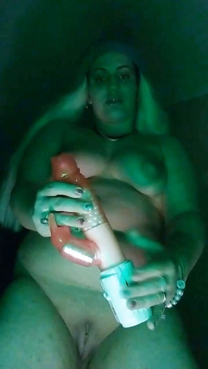 Flaviolinca studio: 大震动棒插入我的阴户