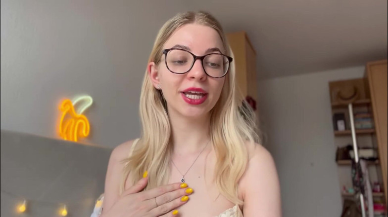 Goddess_Bella_Rae: 8 Sissy Must-haves