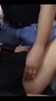 Salah seorang pekerja menangkap saya melancap, jadi pada akhirnya saya terpaksa meminta dia untuk mengongkek saya. Uno Dei Miei Dipendenti Mi Ha Ha Sorpreso A
