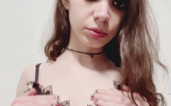 Dolls Cult: Ukazuji moje velká bledá prsa