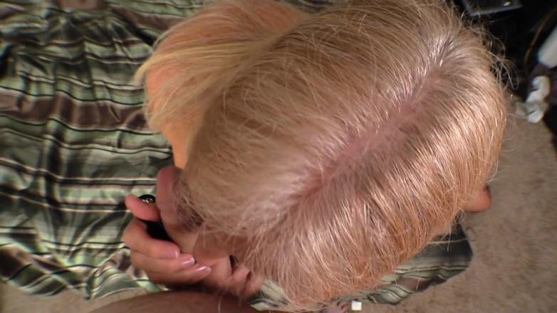 Horny Household: Makcik seluar dalam kejutan dating dalam talian