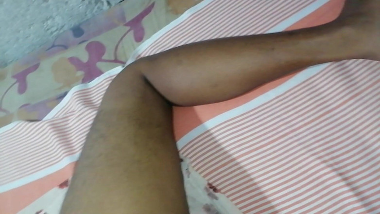 Sweety In Bed: Un cuplu asiatic real, futaiul lent cu degetul o face...