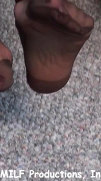 Adoración de pies Stacie chupa mis dedos de los pies