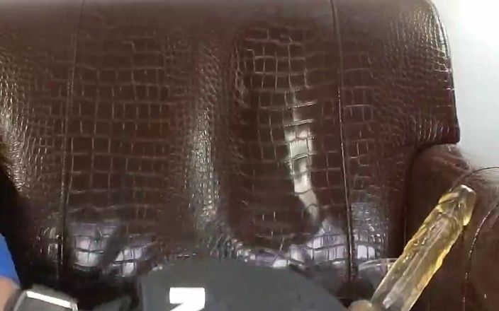 Cumhungry69: Auto creampie nella camera d'albergo
