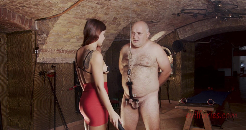 Cruel Furies Femdom: Castigando polla suavemente