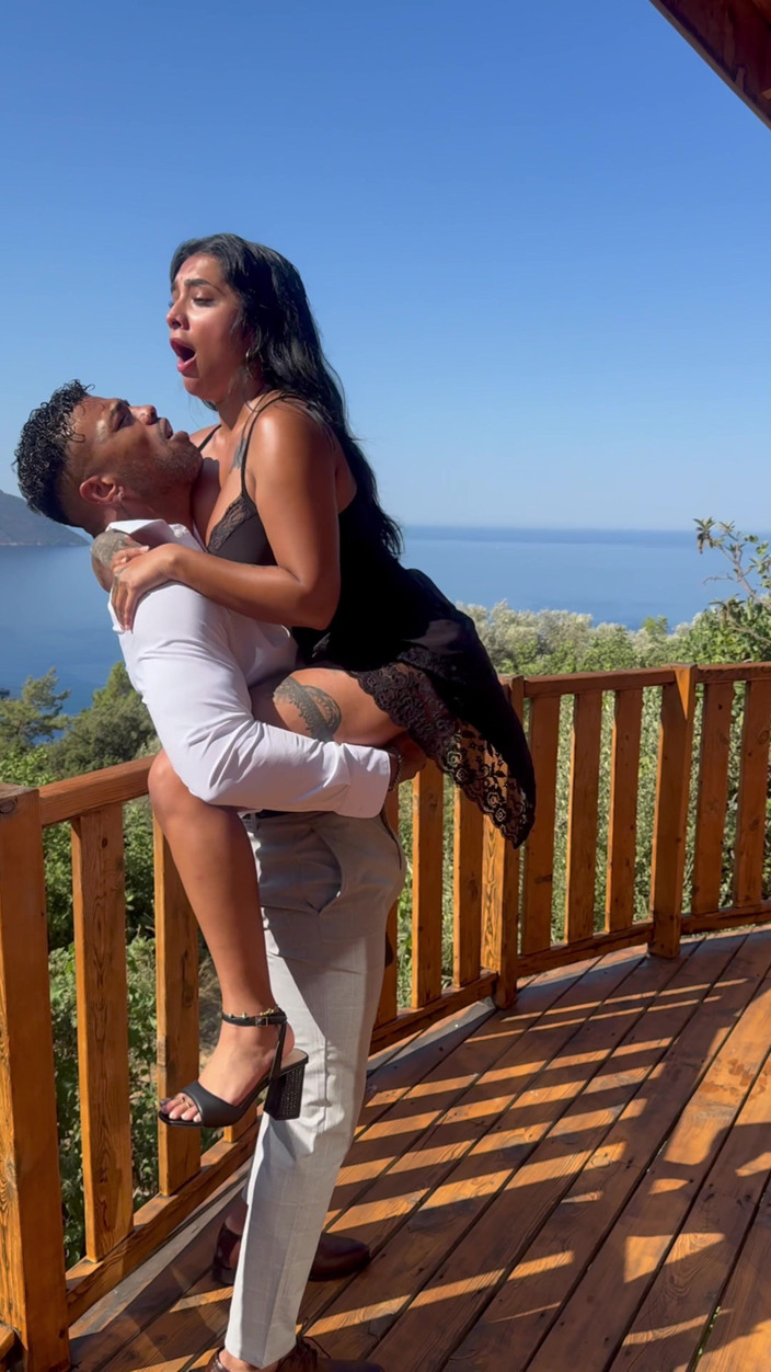 Yasmina Khan: Ayam besar untuk berdada India Yasmina Khan