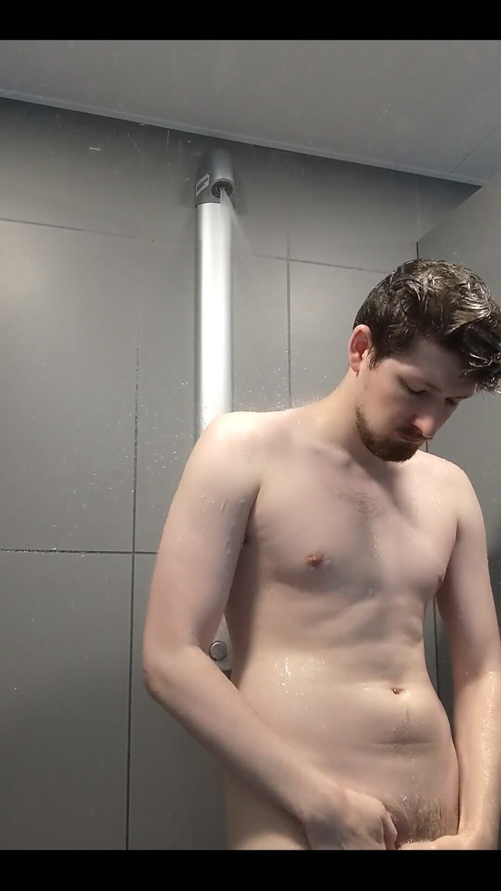 Bob Steel: Mandi bareng selesai olahraga