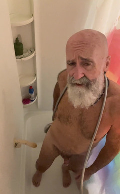 feedmedick: Mi sto preparando per farmi mangiare e scopare il mio...