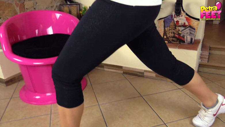 Foot Fetish HD: Petra übt