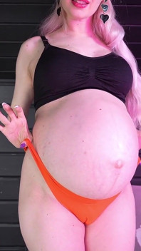 Cameltoe & Perut Hamil 9 Bulan