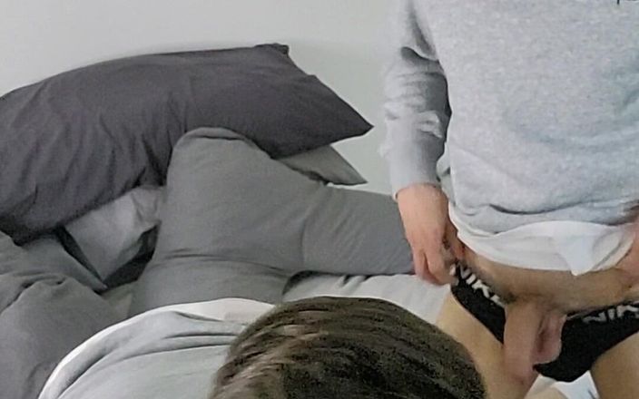 Twotwinkhusbands: Chàng trai người Anh được ăn đít trên video fot lần đầu tiên