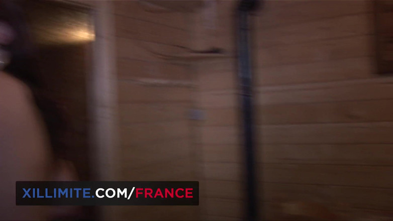 Made In France: Pesta seks hardcore di gubuk kayu