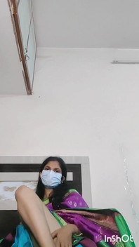 Desi Bhabhi Cornea in Sari india arrapato in sari rosa.