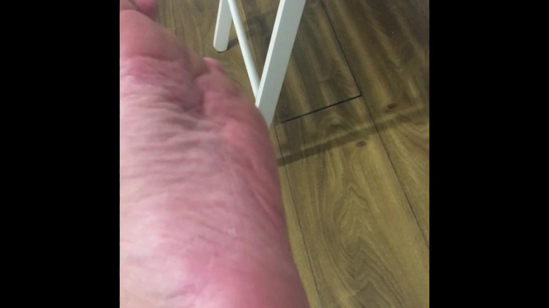 Manlyfoot: Började som ett gymträning slutade med badrumsfotsession - mycket veiny svettig &amp;illaluktande