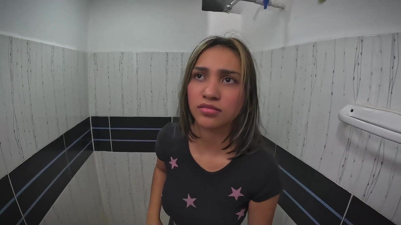 Labigassa: 화장실에서 질싸로 따먹히는 수줍은 후장