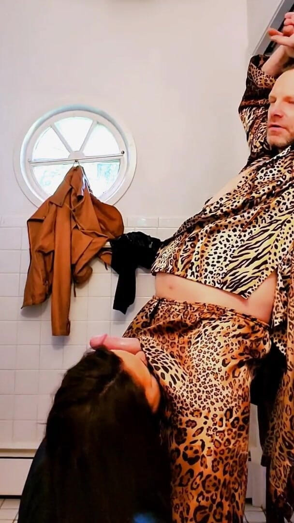 Satin Fetish King: Атласний фетиш соковитої мамки смокче член короля атласного фетишу