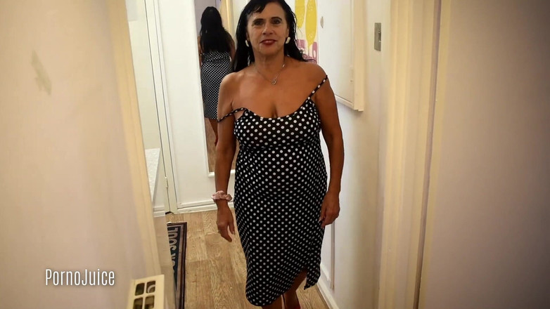 Cheeky UK girls: İngiliz gilf scarlet61 ilk siyah yarağını emiyor