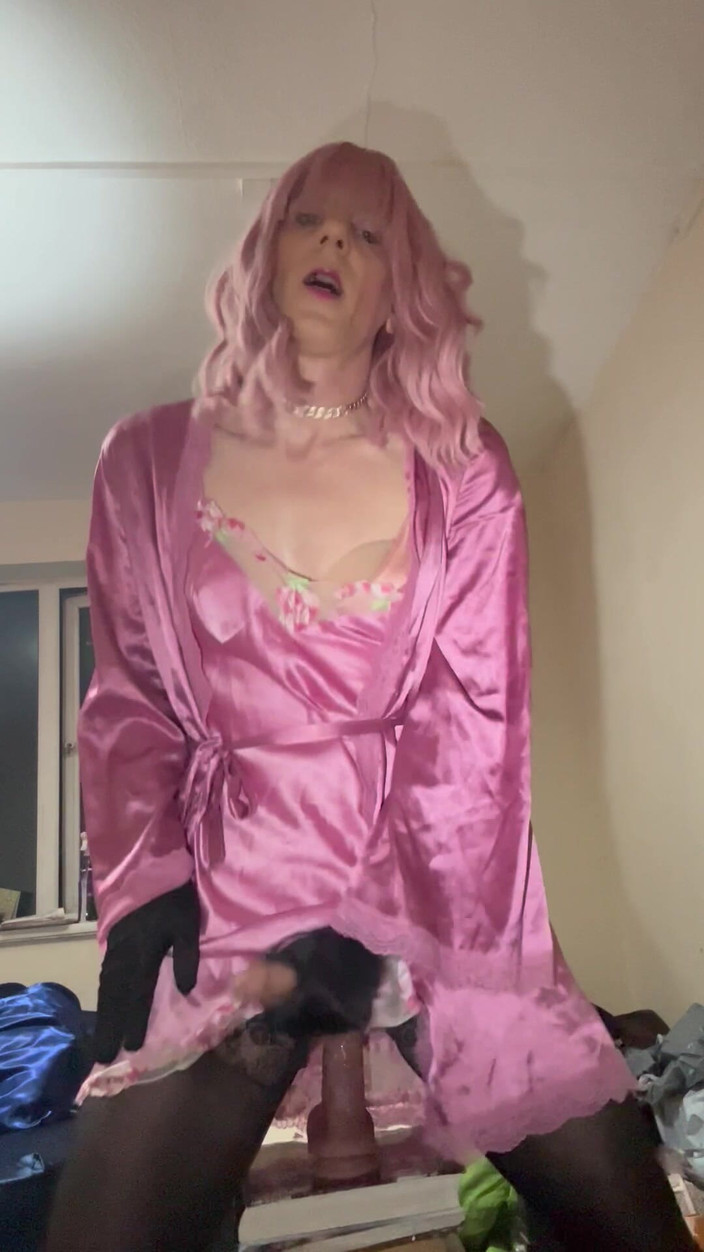 Jessica silk: Jess Silk cưỡi cu giả